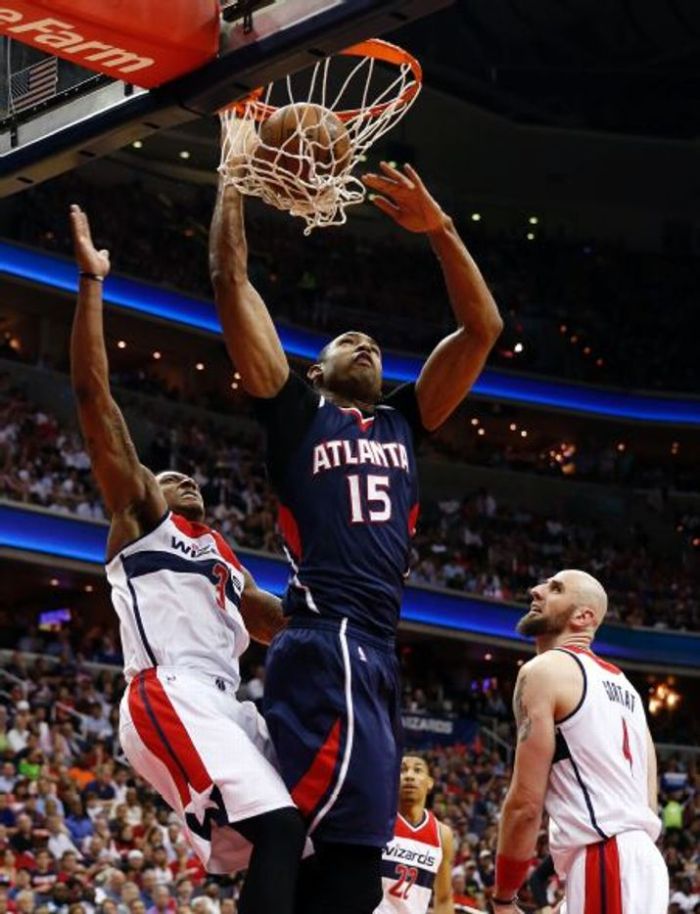 Atlanta Hawks center Al Horford (15), from the Dominican Republic, dunks the ball in front of Washington Wizards guard Bradley Beal (3) and center Marcin Gortat, from Poland, right. (AP Photo/Alex Brandon)